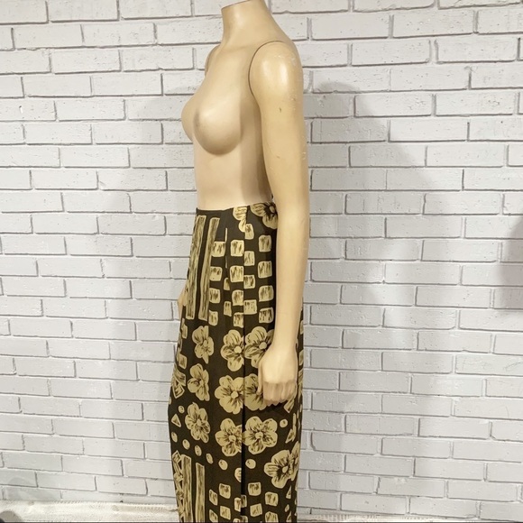 Chaus Women’s Abstract Floral Print Scarf - Picture 3 of 5